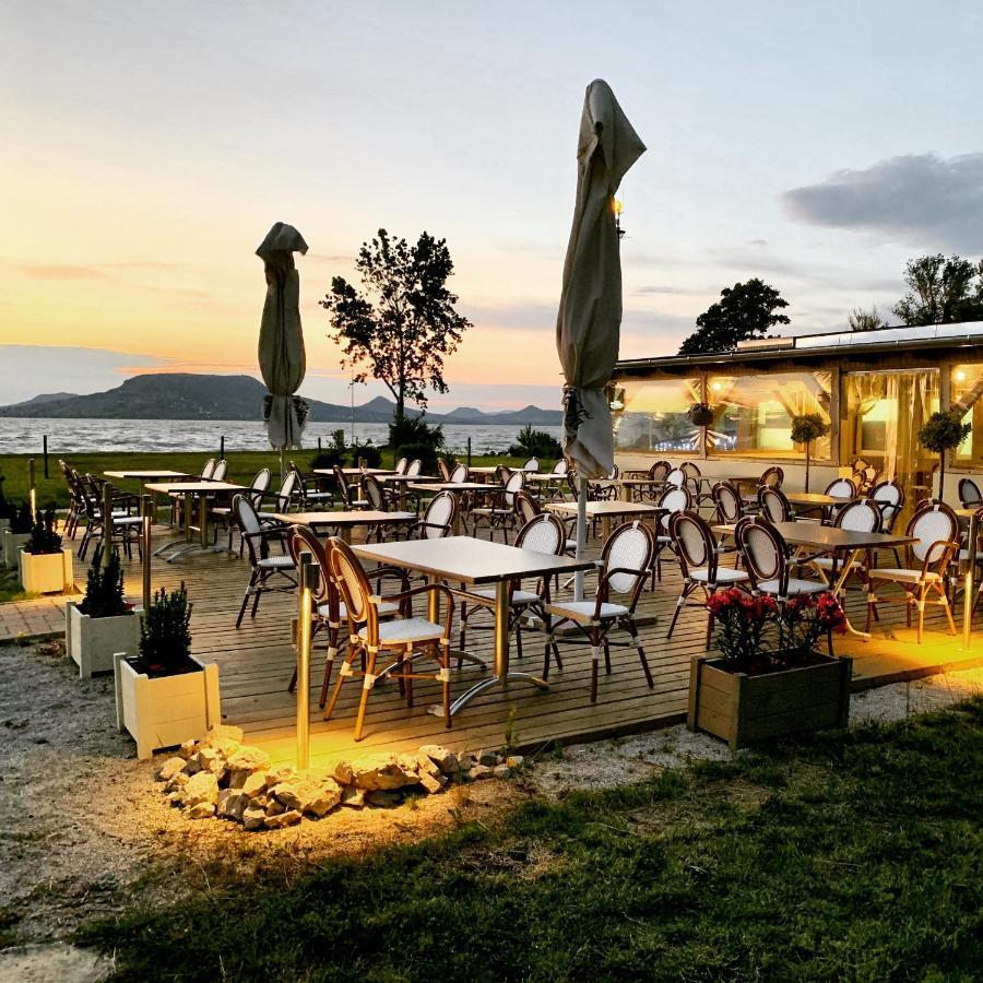 Napsugar Club Es Panzio Bed & Breakfast Fonyod ภายนอก รูปภาพ